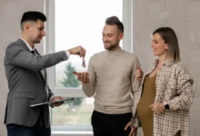 Quer virar corretor de imóveis Veja o que faz, onde estudar e como começar